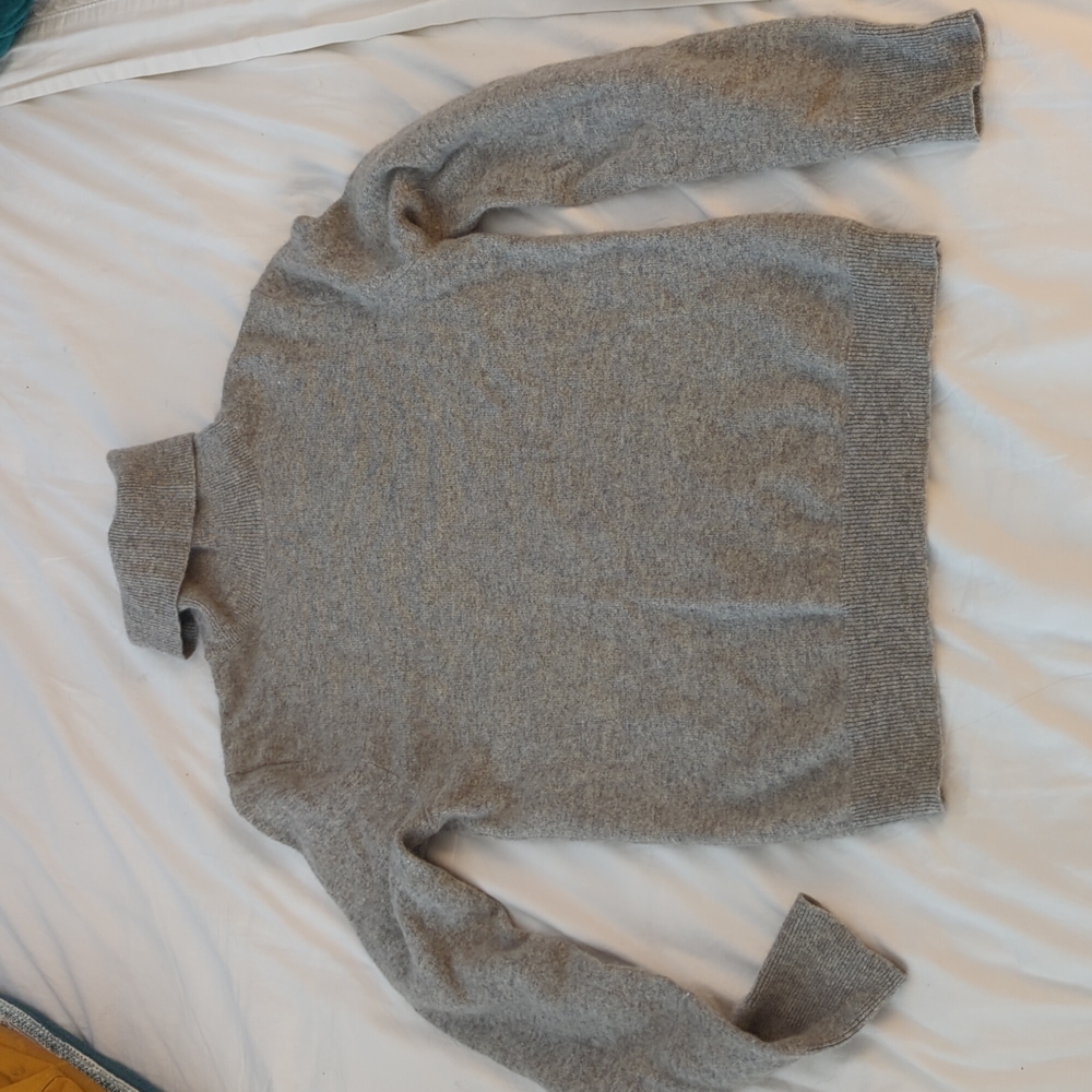 100% Cashmere Uniqlo Sweater XS